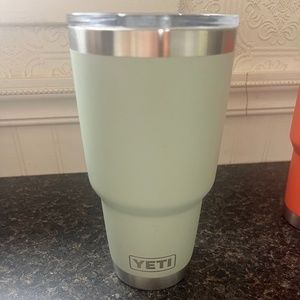 RAMBLER® 30 OZ TUMBLER  WITH MAGSLIDER™ LID